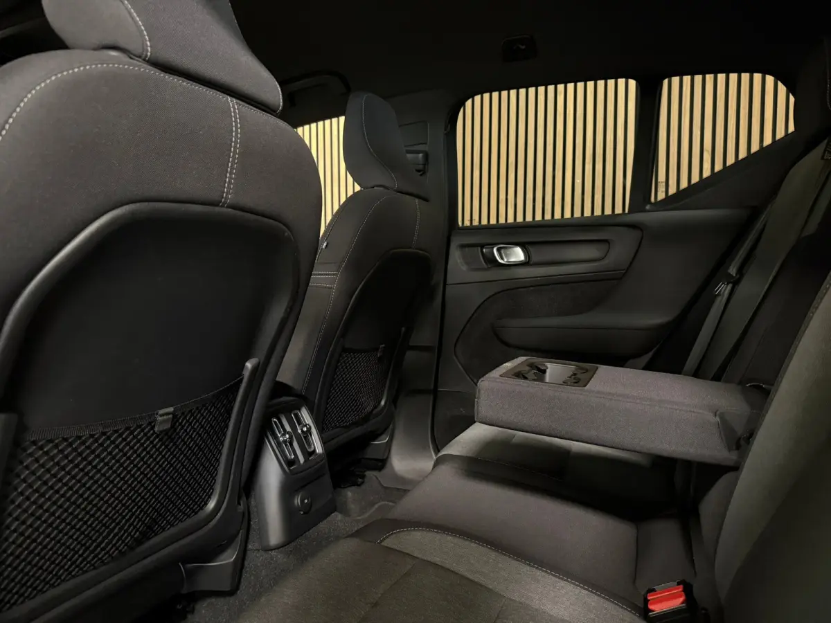 T5 Plus Dark | Trekhaak | Harman Kardon | Parkeercamera | All Season banden | Adaptieve Cruise Control | Pilot Assist | BLIS Dode Hoek Detectie | Bestuurdersstoel elektrisch geheugen | Stoel