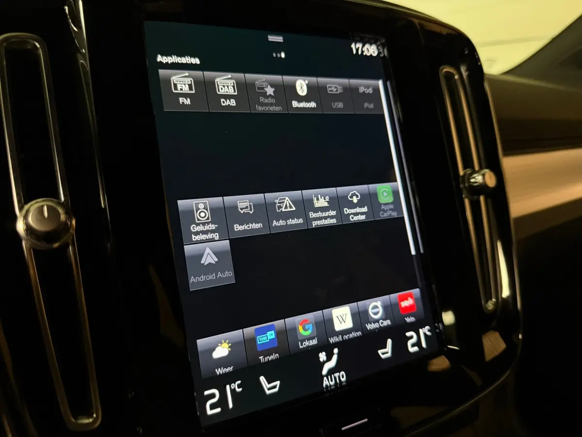 T5 Plus Dark | Trekhaak | Harman Kardon | Parkeercamera | All Season banden | Adaptieve Cruise Control | Pilot Assist | BLIS Dode Hoek Detectie | Bestuurdersstoel elektrisch geheugen | Stoel
