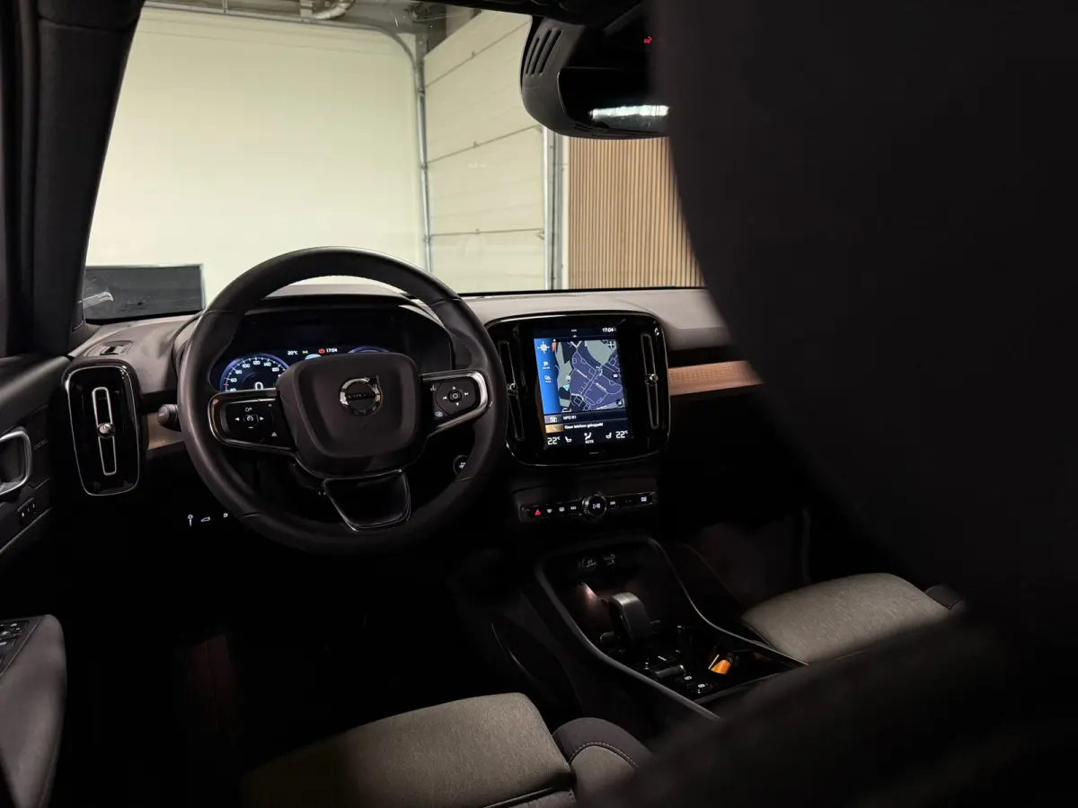 T5 Plus Dark | Trekhaak | Harman Kardon | Parkeercamera | All Season banden | Adaptieve Cruise Control | Pilot Assist | BLIS Dode Hoek Detectie | Bestuurdersstoel elektrisch geheugen | Stoel