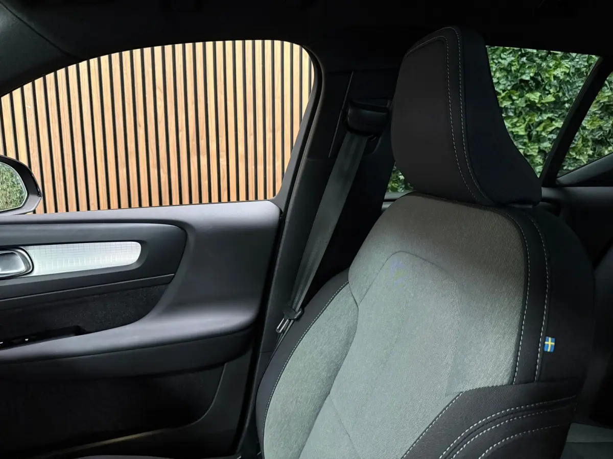 T5 Plus Dark | Trekhaak | Harman Kardon | Parkeercamera | All Season banden | Adaptieve Cruise Control | Pilot Assist | BLIS Dode Hoek Detectie | Bestuurdersstoel elektrisch geheugen | Stoel