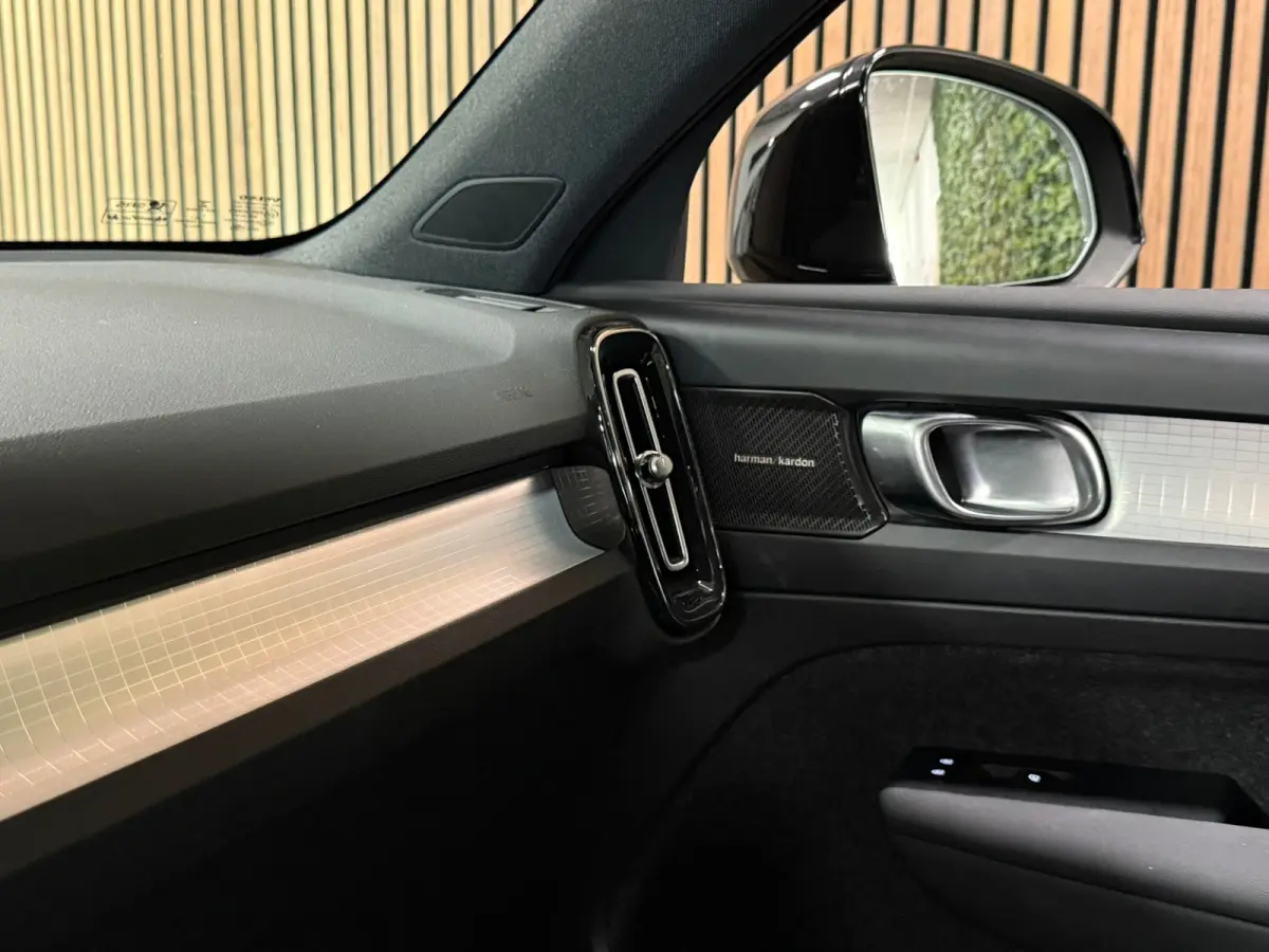 T5 Plus Dark | Trekhaak | Harman Kardon | Parkeercamera | All Season banden | Adaptieve Cruise Control | Pilot Assist | BLIS Dode Hoek Detectie | Bestuurdersstoel elektrisch geheugen | Stoel