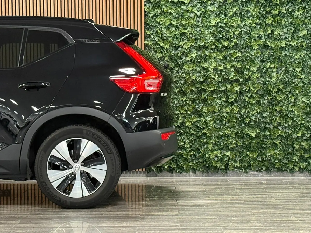 T5 Plus Dark | Trekhaak | Harman Kardon | Parkeercamera | All Season banden | Adaptieve Cruise Control | Pilot Assist | BLIS Dode Hoek Detectie | Bestuurdersstoel elektrisch geheugen | Stoel
