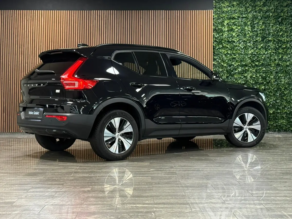 T5 Plus Dark | Trekhaak | Harman Kardon | Parkeercamera | All Season banden | Adaptieve Cruise Control | Pilot Assist | BLIS Dode Hoek Detectie | Bestuurdersstoel elektrisch geheugen | Stoel