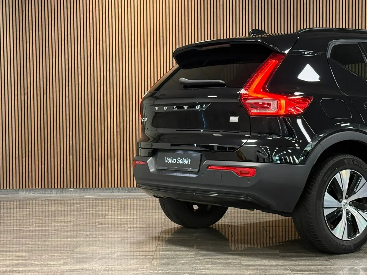 T5 Plus Dark | Trekhaak | Harman Kardon | Parkeercamera | All Season banden | Adaptieve Cruise Control | Pilot Assist | BLIS Dode Hoek Detectie | Bestuurdersstoel elektrisch geheugen | Stoel