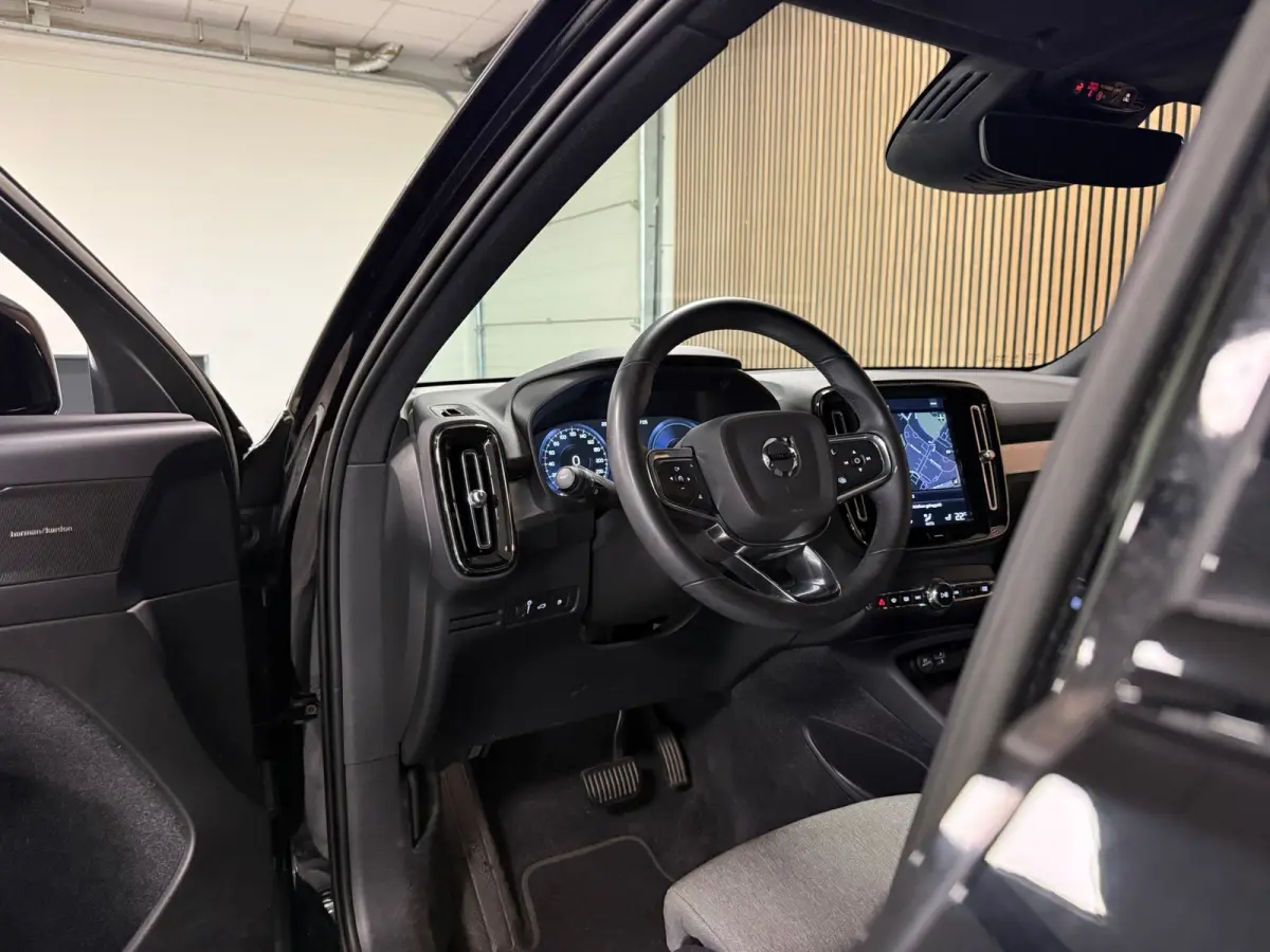 T5 Plus Dark | Trekhaak | Harman Kardon | Parkeercamera | All Season banden | Adaptieve Cruise Control | Pilot Assist | BLIS Dode Hoek Detectie | Bestuurdersstoel elektrisch geheugen | Stoel