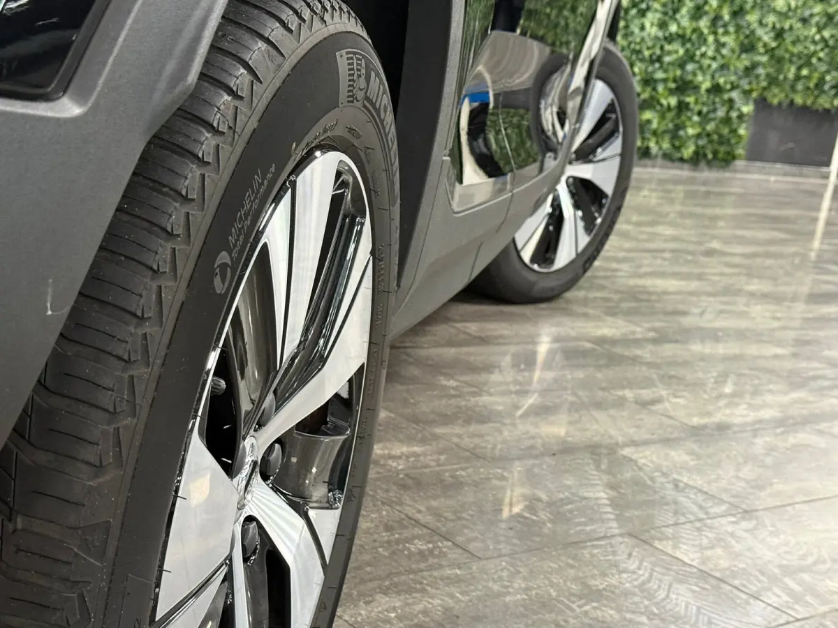 T5 Plus Dark | Trekhaak | Harman Kardon | Parkeercamera | All Season banden | Adaptieve Cruise Control | Pilot Assist | BLIS Dode Hoek Detectie | Bestuurdersstoel elektrisch geheugen | Stoel