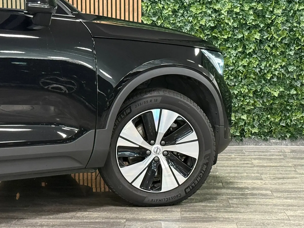 T5 Plus Dark | Trekhaak | Harman Kardon | Parkeercamera | All Season banden | Adaptieve Cruise Control | Pilot Assist | BLIS Dode Hoek Detectie | Bestuurdersstoel elektrisch geheugen | Stoel
