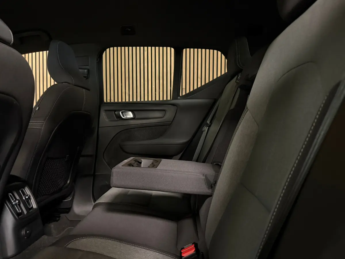 T5 Plus Dark | Trekhaak | Harman Kardon | Parkeercamera | All Season banden | Adaptieve Cruise Control | Pilot Assist | BLIS Dode Hoek Detectie | Bestuurdersstoel elektrisch geheugen | Stoel