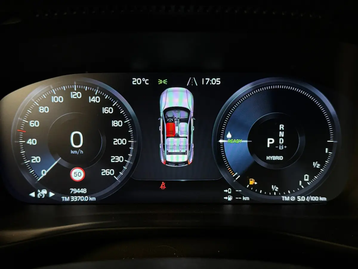 T5 Plus Dark | Trekhaak | Harman Kardon | Parkeercamera | All Season banden | Adaptieve Cruise Control | Pilot Assist | BLIS Dode Hoek Detectie | Bestuurdersstoel elektrisch geheugen | Stoel