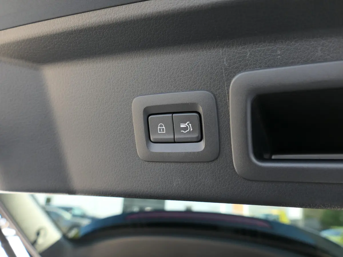 2.0 e-SkyActiv-G M Hybrid Exclusive-line | Trekhaak | Head-up display | Leder | Memory | Elektrische achterklep | Apple-/Android Carplay | Dodehoek detectie | Stuur-/Stoelverwarming | Achter