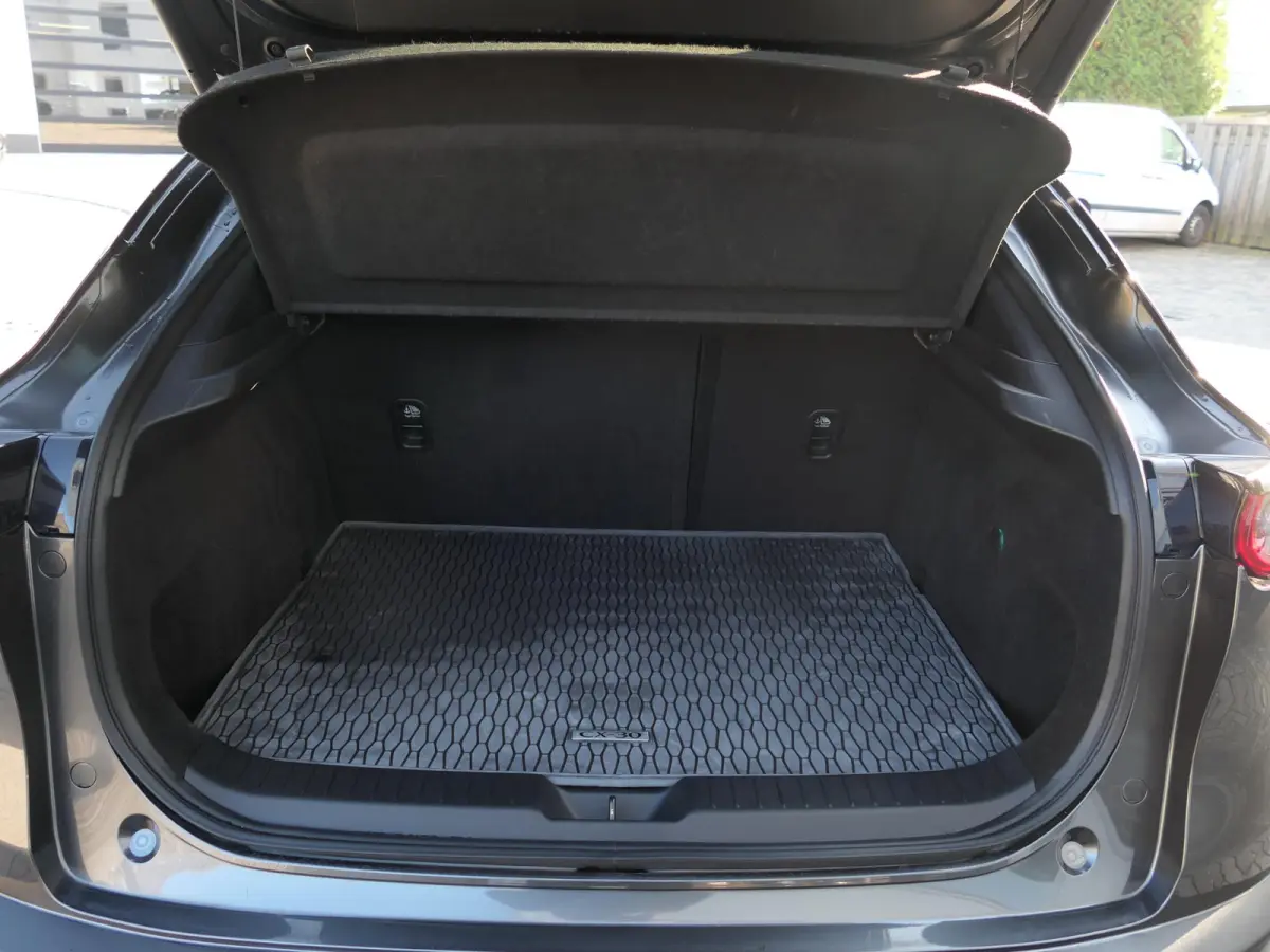 2.0 e-SkyActiv-G M Hybrid Exclusive-line | Trekhaak | Head-up display | Leder | Memory | Elektrische achterklep | Apple-/Android Carplay | Dodehoek detectie | Stuur-/Stoelverwarming | Achter