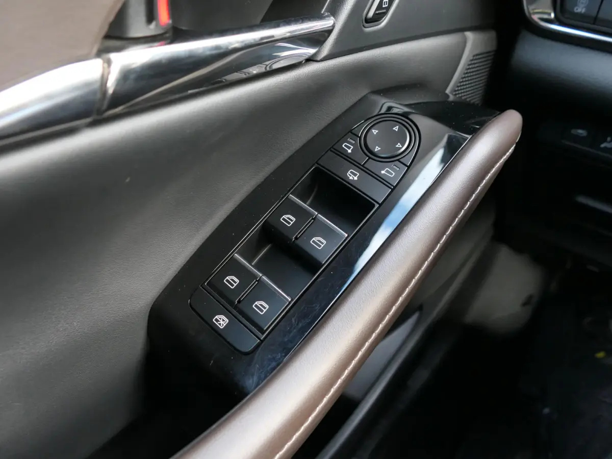 2.0 e-SkyActiv-G M Hybrid Exclusive-line | Trekhaak | Head-up display | Leder | Memory | Elektrische achterklep | Apple-/Android Carplay | Dodehoek detectie | Stuur-/Stoelverwarming | Achter