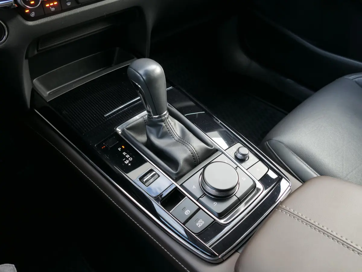 2.0 e-SkyActiv-G M Hybrid Exclusive-line | Trekhaak | Head-up display | Leder | Memory | Elektrische achterklep | Apple-/Android Carplay | Dodehoek detectie | Stuur-/Stoelverwarming | Achter