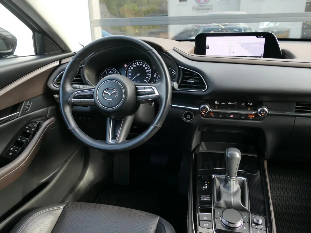 2.0 e-SkyActiv-G M Hybrid Exclusive-line | Trekhaak | Head-up display | Leder | Memory | Elektrische achterklep | Apple-/Android Carplay | Dodehoek detectie | Stuur-/Stoelverwarming | Achter