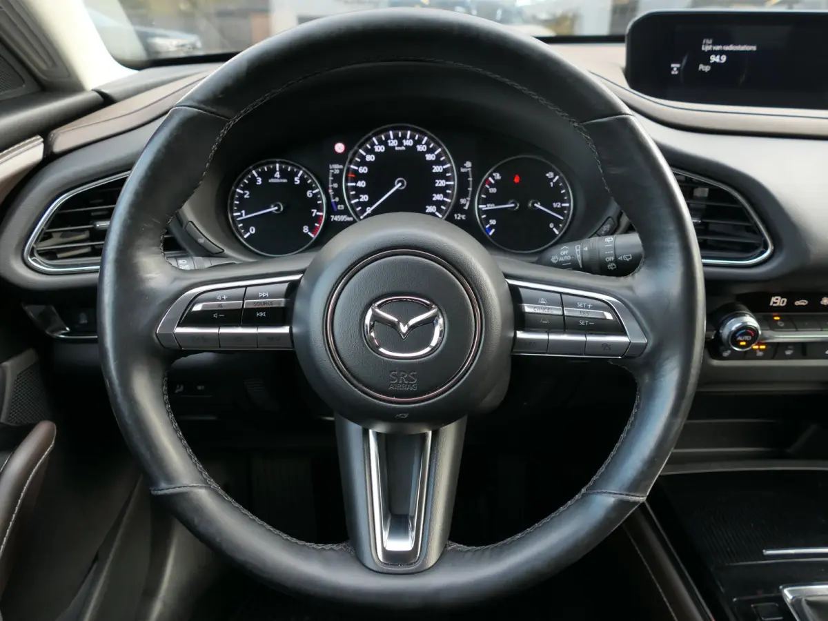 2.0 e-SkyActiv-G M Hybrid Exclusive-line | Trekhaak | Head-up display | Leder | Memory | Elektrische achterklep | Apple-/Android Carplay | Dodehoek detectie | Stuur-/Stoelverwarming | Achter