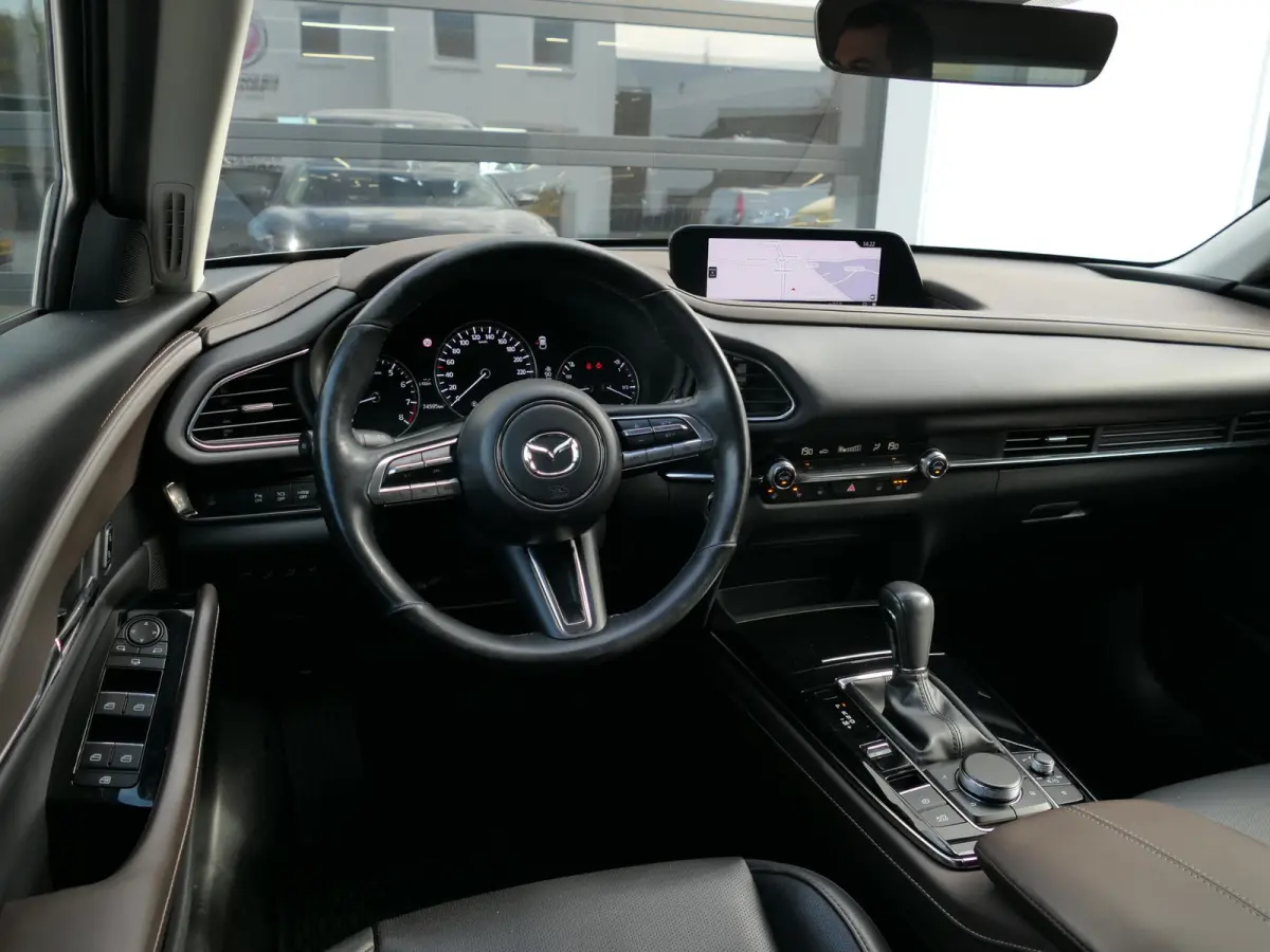 2.0 e-SkyActiv-G M Hybrid Exclusive-line | Trekhaak | Head-up display | Leder | Memory | Elektrische achterklep | Apple-/Android Carplay | Dodehoek detectie | Stuur-/Stoelverwarming | Achter