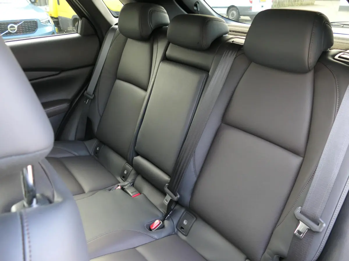 2.0 e-SkyActiv-G M Hybrid Exclusive-line | Trekhaak | Head-up display | Leder | Memory | Elektrische achterklep | Apple-/Android Carplay | Dodehoek detectie | Stuur-/Stoelverwarming | Achter