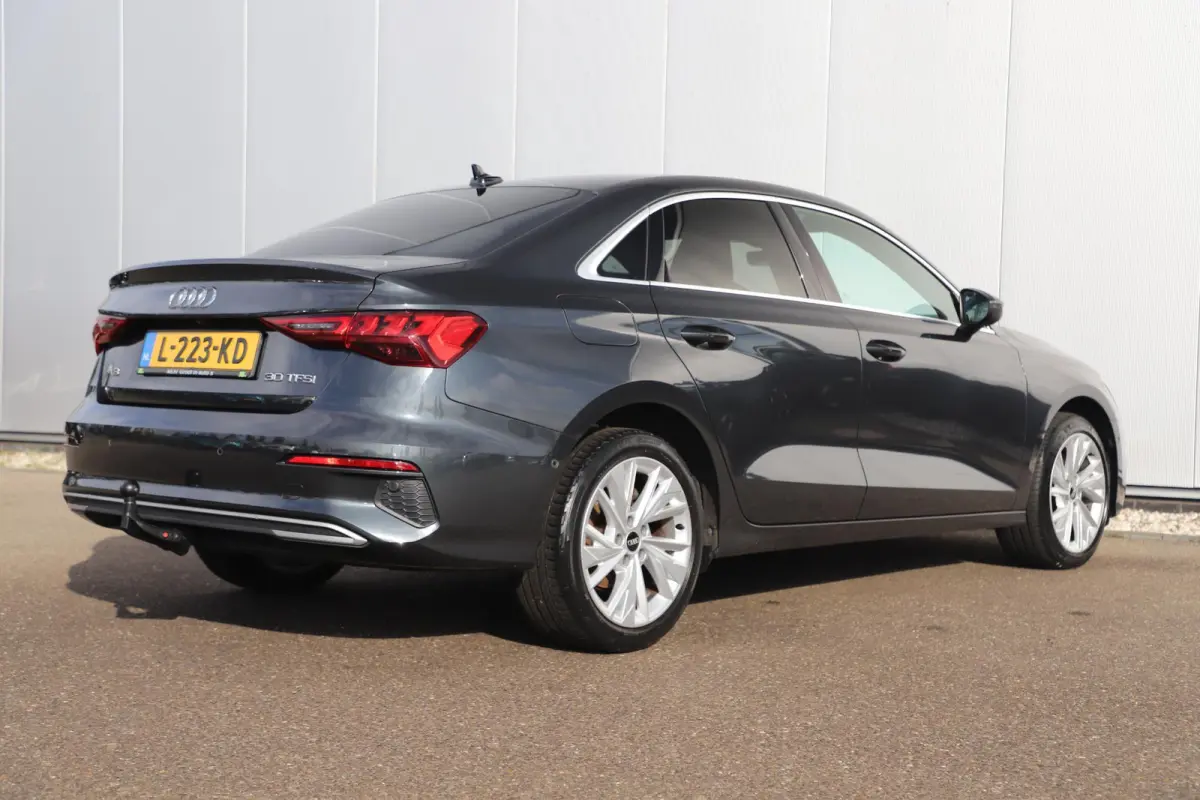 30 TFSI Business edition Automaat Trekhaak Virtual Cockpit 17 inch LMV Navigatie Achteruitrijcamera Carplay Android Climate Adaptive Cruise