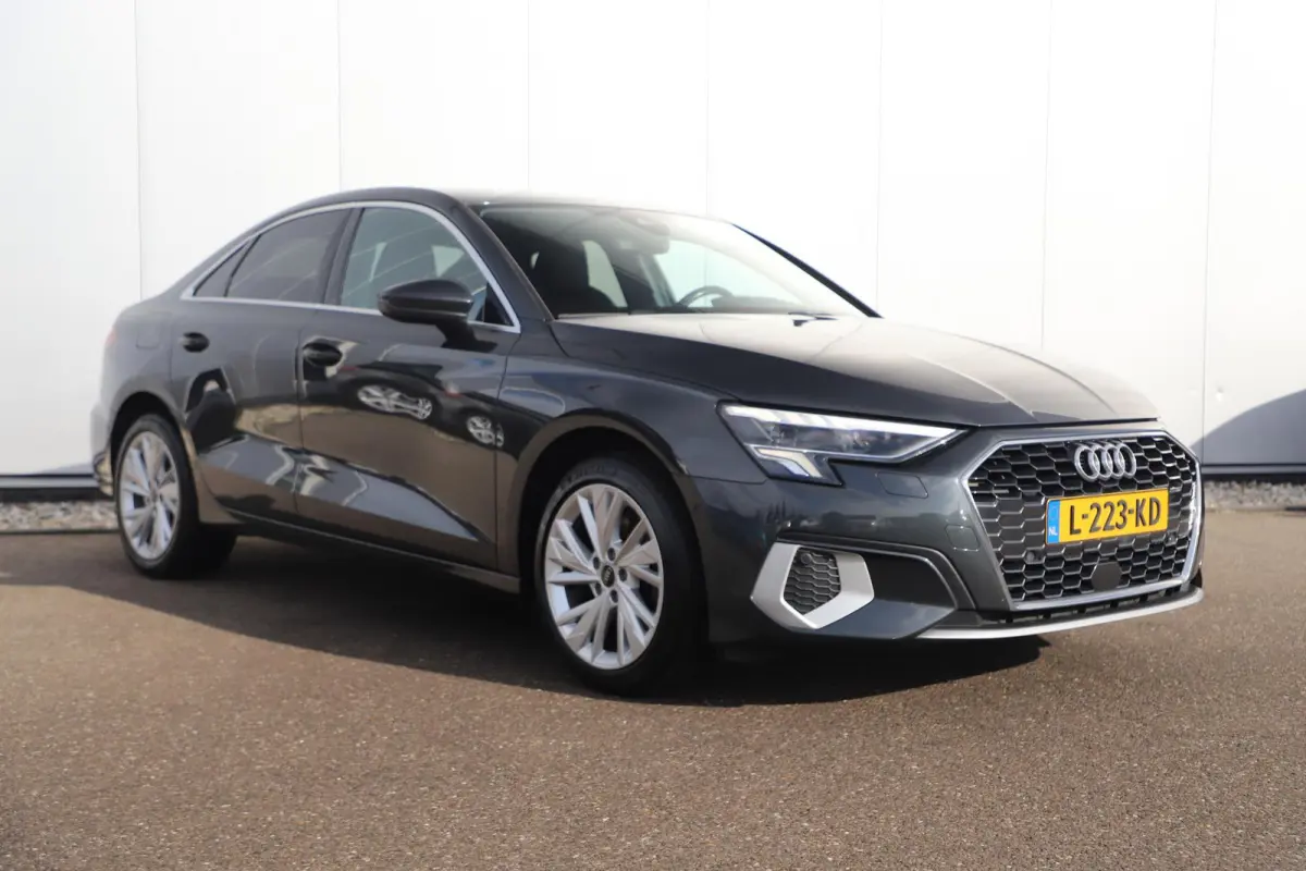 30 TFSI Business edition Automaat Trekhaak Virtual Cockpit 17 inch LMV Navigatie Achteruitrijcamera Carplay Android Climate Adaptive Cruise