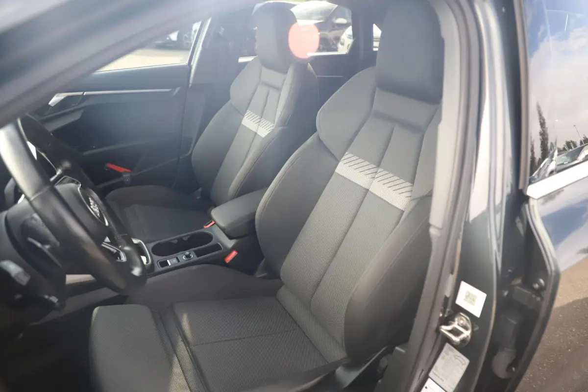 30 TFSI Business edition Automaat Trekhaak Virtual Cockpit 17 inch LMV Navigatie Achteruitrijcamera Carplay Android Climate Adaptive Cruise