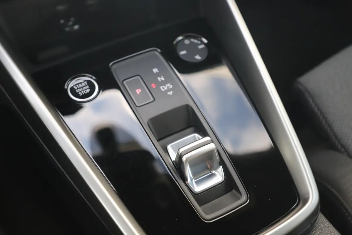 30 TFSI Business edition Automaat Trekhaak Virtual Cockpit 17 inch LMV Navigatie Achteruitrijcamera Carplay Android Climate Adaptive Cruise