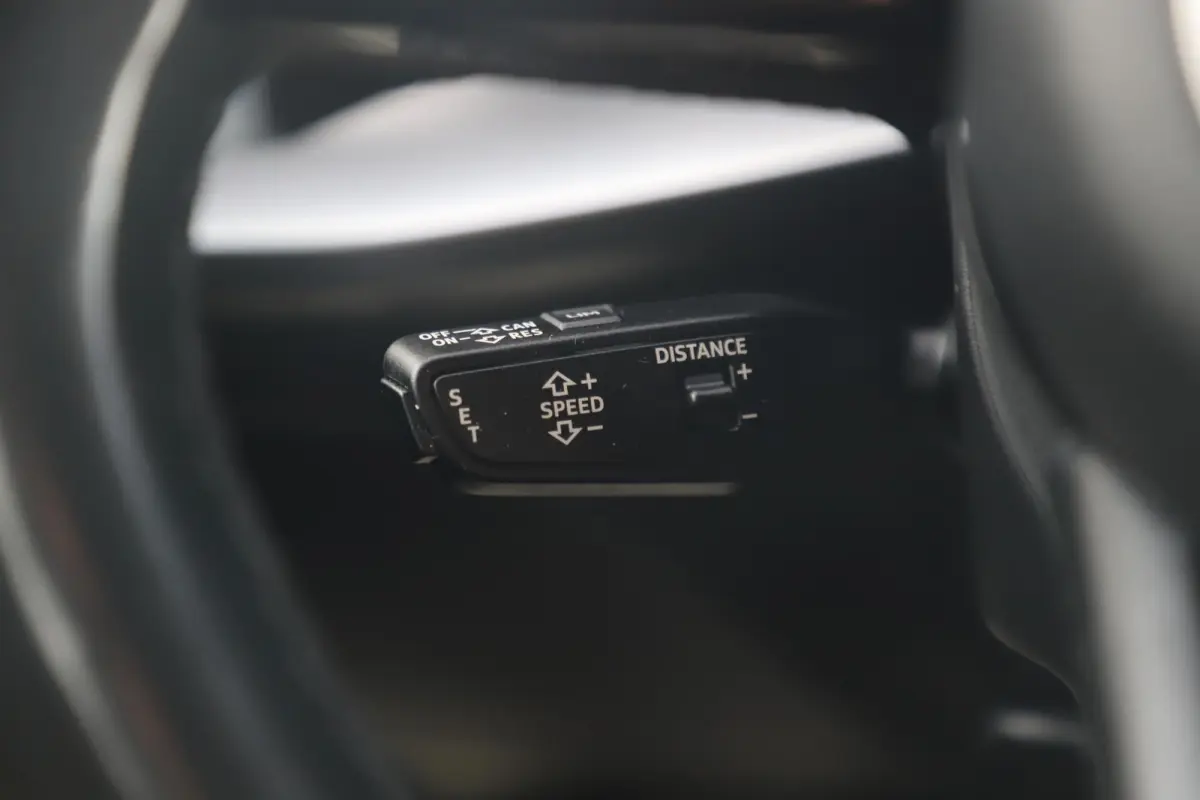 30 TFSI Business edition Automaat Trekhaak Virtual Cockpit 17 inch LMV Navigatie Achteruitrijcamera Carplay Android Climate Adaptive Cruise