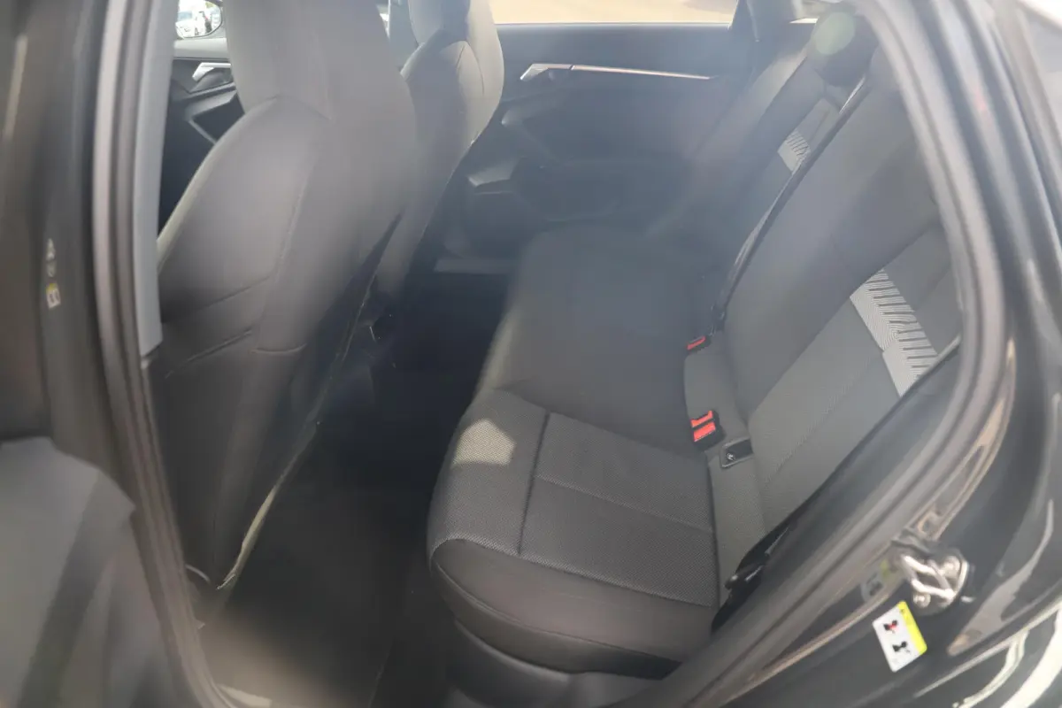 30 TFSI Business edition Automaat Trekhaak Virtual Cockpit 17 inch LMV Navigatie Achteruitrijcamera Carplay Android Climate Adaptive Cruise
