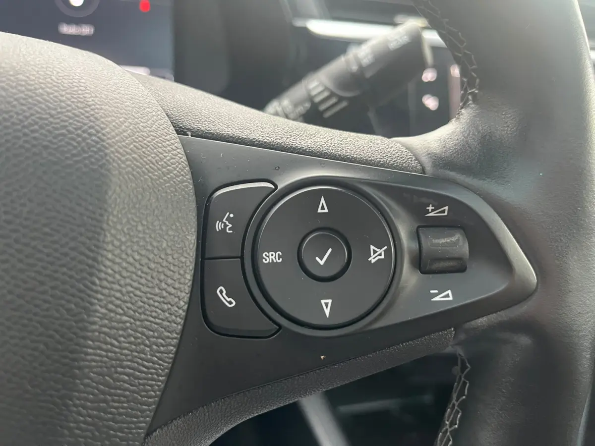 Elegance 50 kWh | Panoramadak vast (Glas) | Stoelverwarming voor | Stuur verwarmbaar | All Season Banden | Navigatie door middel van Apple Carplay Android auto |