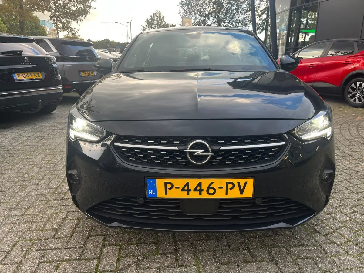 Elegance 50 kWh | Panoramadak vast (Glas) | Stoelverwarming voor | Stuur verwarmbaar | All Season Banden | Navigatie door middel van Apple Carplay Android auto |