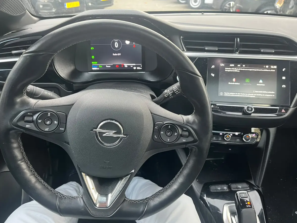 Elegance 50 kWh | Panoramadak vast (Glas) | Stoelverwarming voor | Stuur verwarmbaar | All Season Banden | Navigatie door middel van Apple Carplay Android auto |