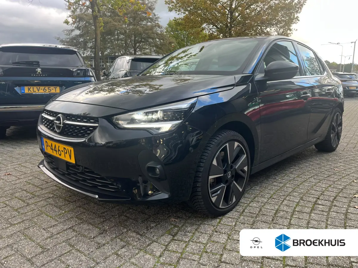 Elegance 50 kWh | Panoramadak vast (Glas) | Stoelverwarming voor | Stuur verwarmbaar | All Season Banden | Navigatie door middel van Apple Carplay Android auto |