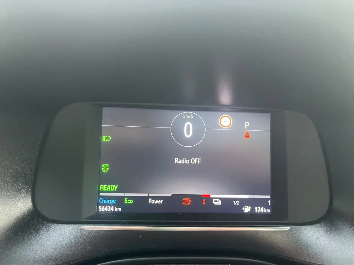 Elegance 50 kWh | Panoramadak vast (Glas) | Stoelverwarming voor | Stuur verwarmbaar | All Season Banden | Navigatie door middel van Apple Carplay Android auto |