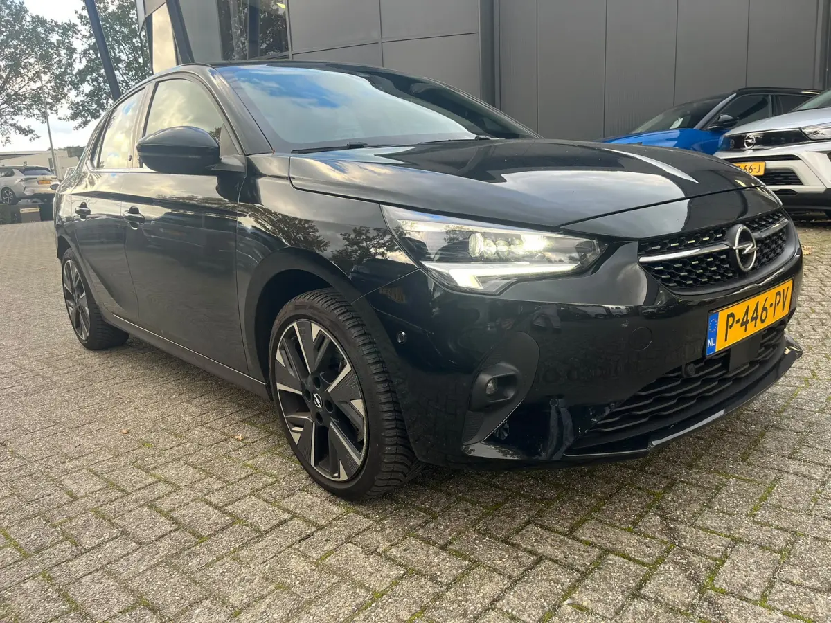 Elegance 50 kWh | Panoramadak vast (Glas) | Stoelverwarming voor | Stuur verwarmbaar | All Season Banden | Navigatie door middel van Apple Carplay Android auto |