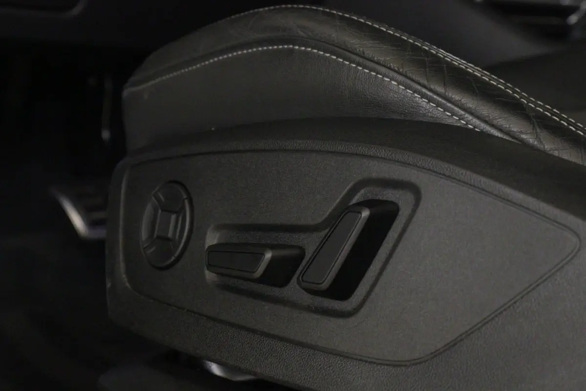 45 TFSI e S Edition 3X S-Line /PANO/KEYLES/STOELV/BOMVOL
