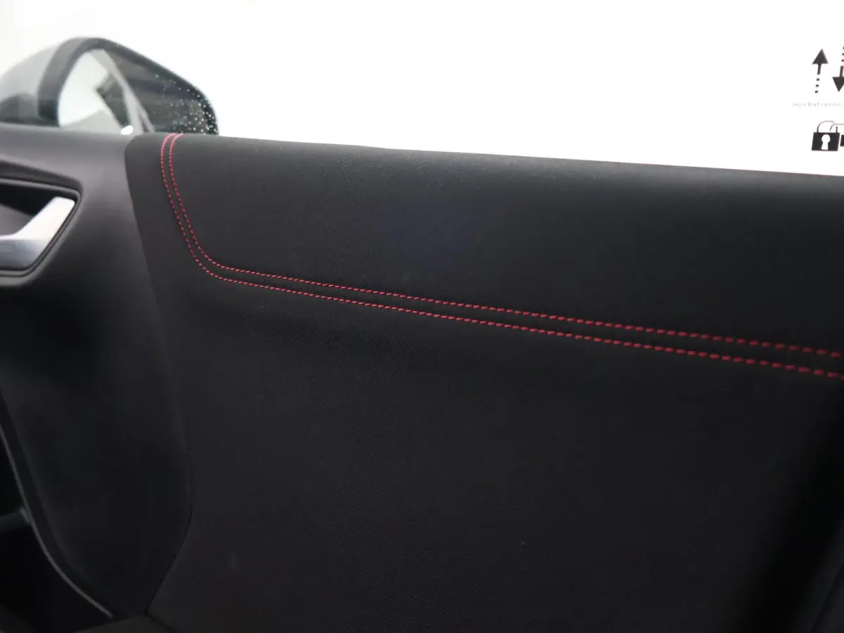 1.0 EB ST-LINE AUT. + PANORAMA | 17 INCH | APPLE CARPLAY | LED