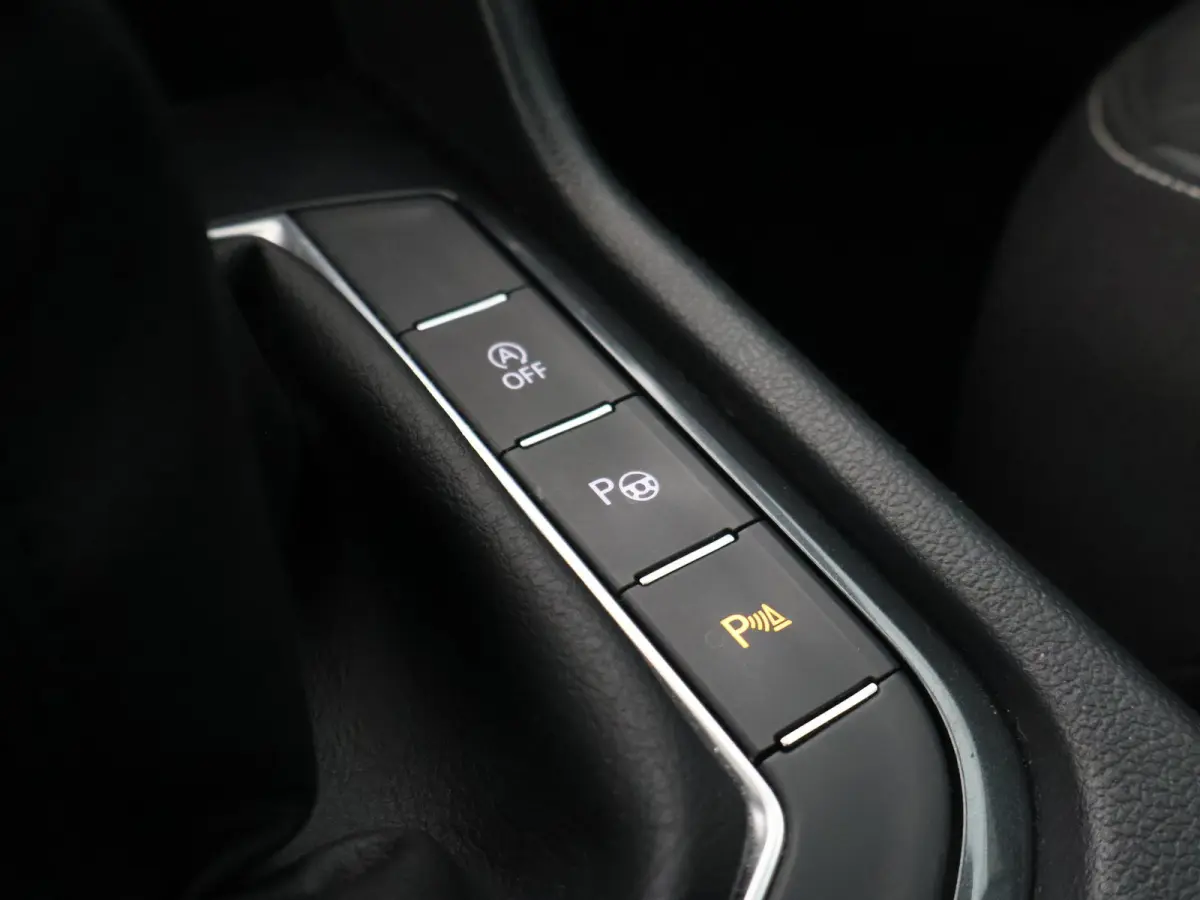 1.4 TSI + HEAD-UP DISPLAY | ADAPTIVE CRUISE | CAMERA | ELEKTR. ACHTERKLEP | STOELVERWARMING