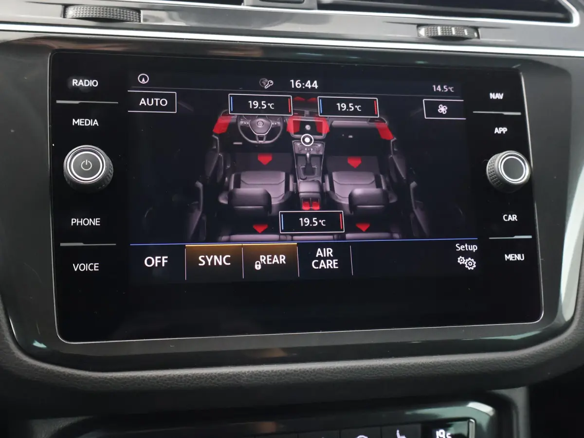 1.4 TSI + HEAD-UP DISPLAY | ADAPTIVE CRUISE | CAMERA | ELEKTR. ACHTERKLEP | STOELVERWARMING