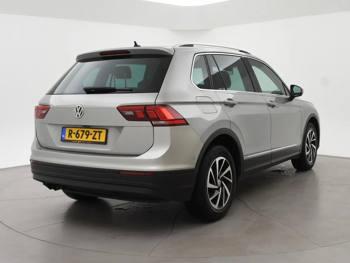 1.4 TSI + HEAD-UP DISPLAY | ADAPTIVE CRUISE | CAMERA | ELEKTR. ACHTERKLEP | STOELVERWARMING