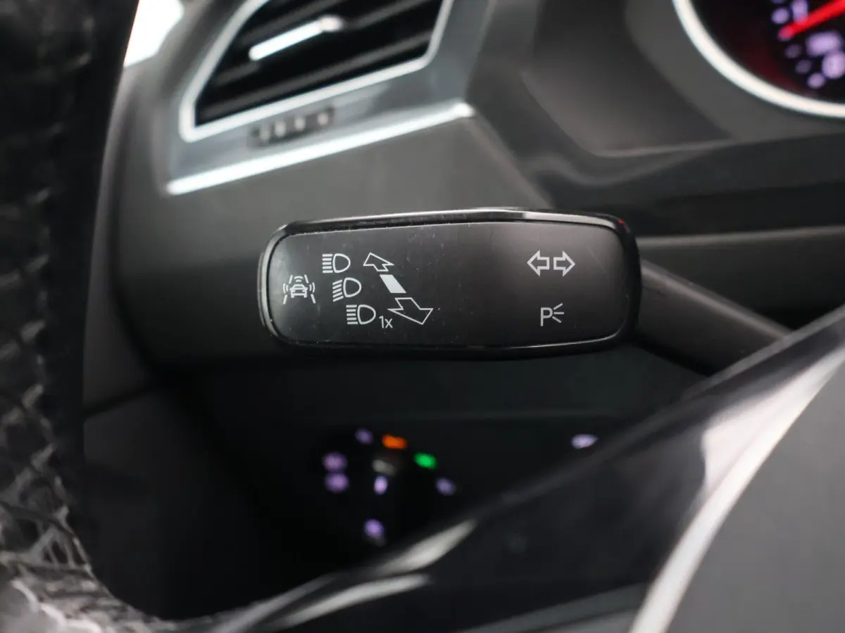 1.4 TSI + HEAD-UP DISPLAY | ADAPTIVE CRUISE | CAMERA | ELEKTR. ACHTERKLEP | STOELVERWARMING