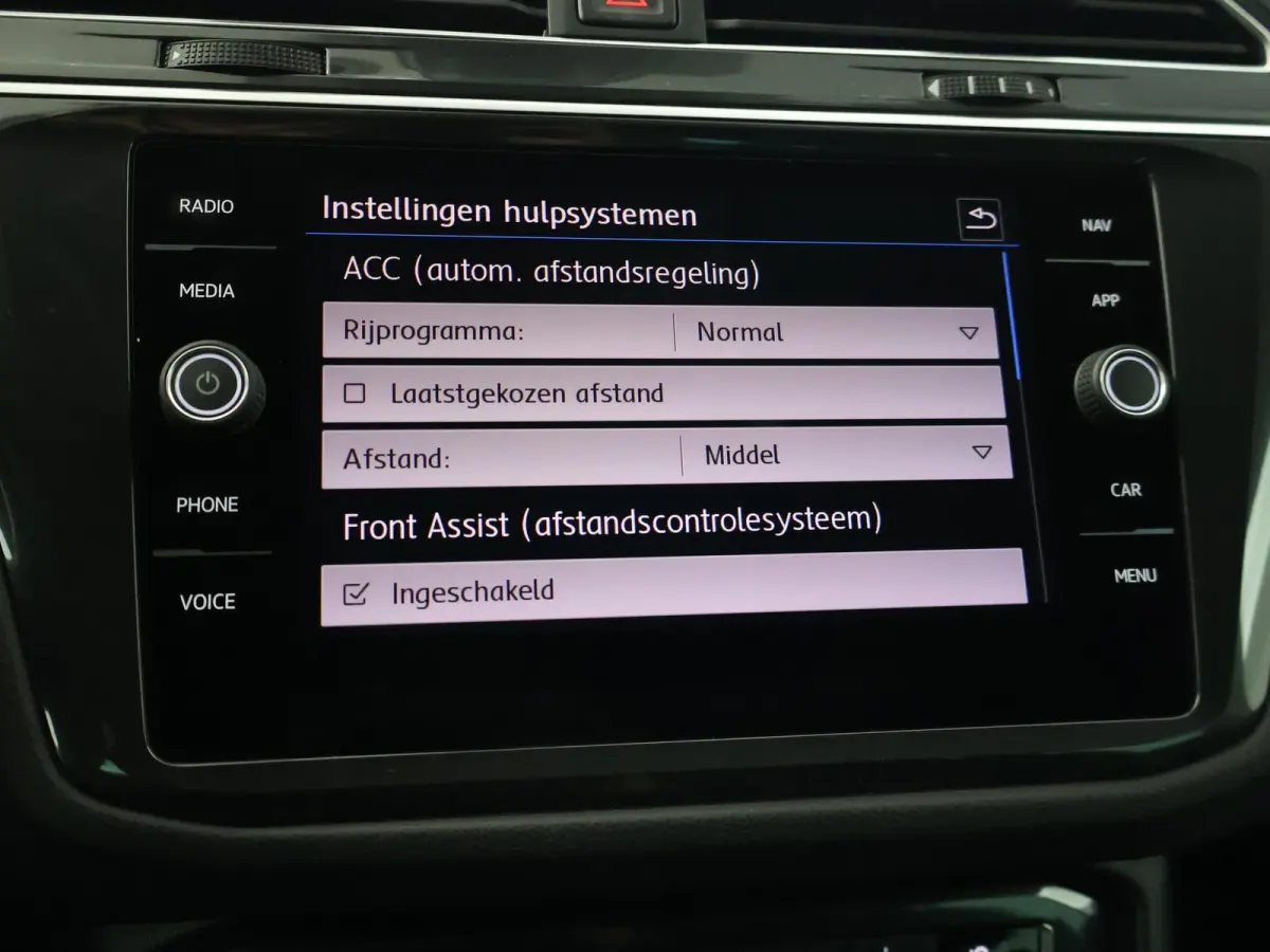 1.4 TSI + HEAD-UP DISPLAY | ADAPTIVE CRUISE | CAMERA | ELEKTR. ACHTERKLEP | STOELVERWARMING