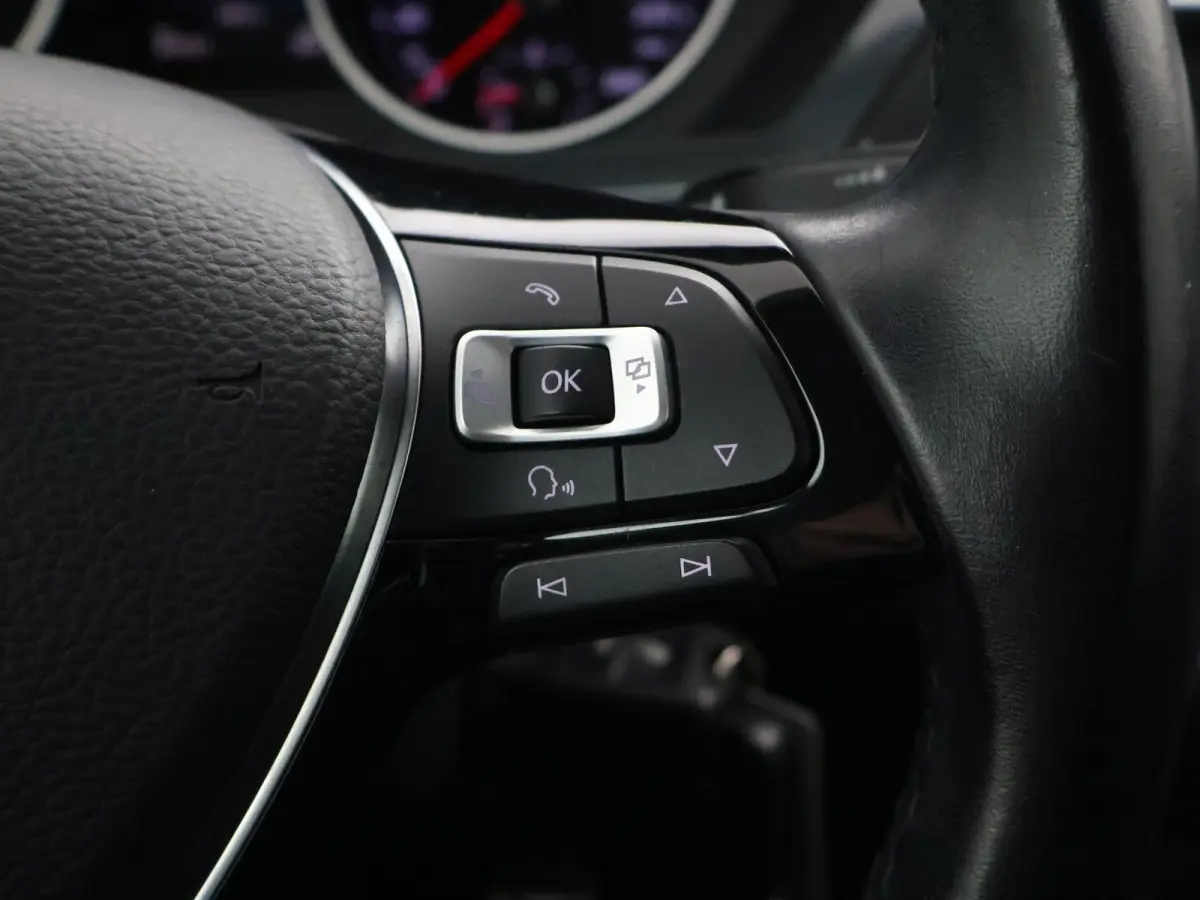 1.4 TSI + HEAD-UP DISPLAY | ADAPTIVE CRUISE | CAMERA | ELEKTR. ACHTERKLEP | STOELVERWARMING