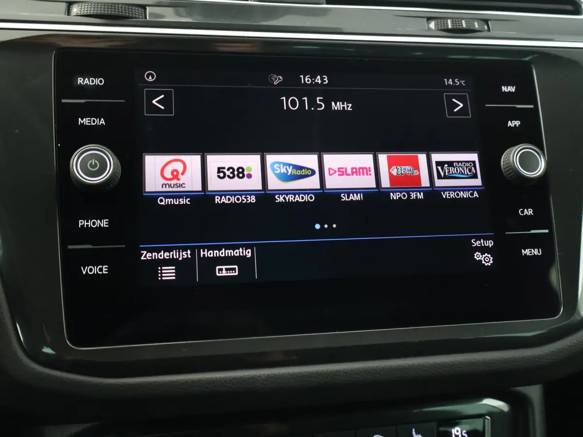 1.4 TSI + HEAD-UP DISPLAY | ADAPTIVE CRUISE | CAMERA | ELEKTR. ACHTERKLEP | STOELVERWARMING