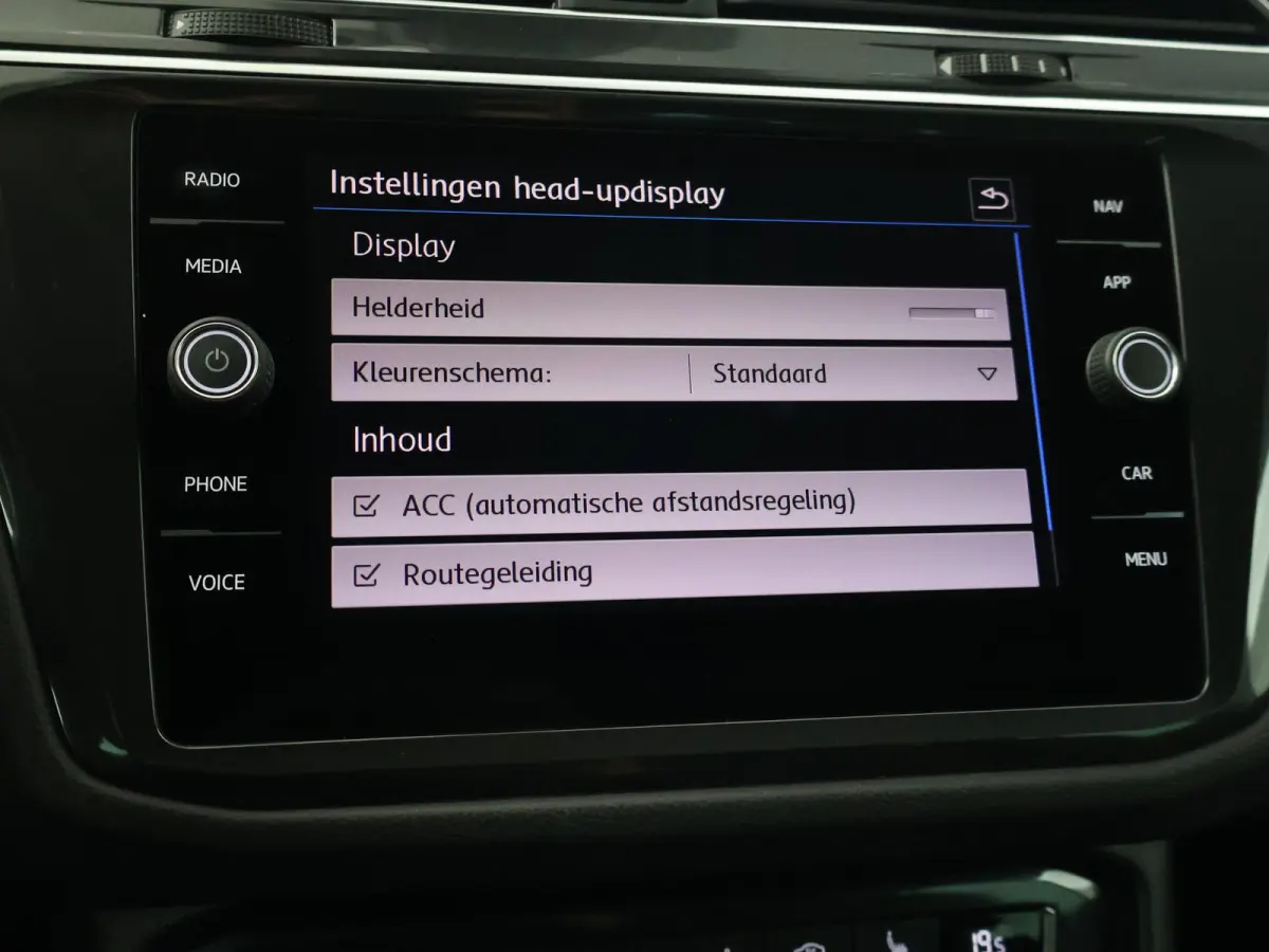 1.4 TSI + HEAD-UP DISPLAY | ADAPTIVE CRUISE | CAMERA | ELEKTR. ACHTERKLEP | STOELVERWARMING