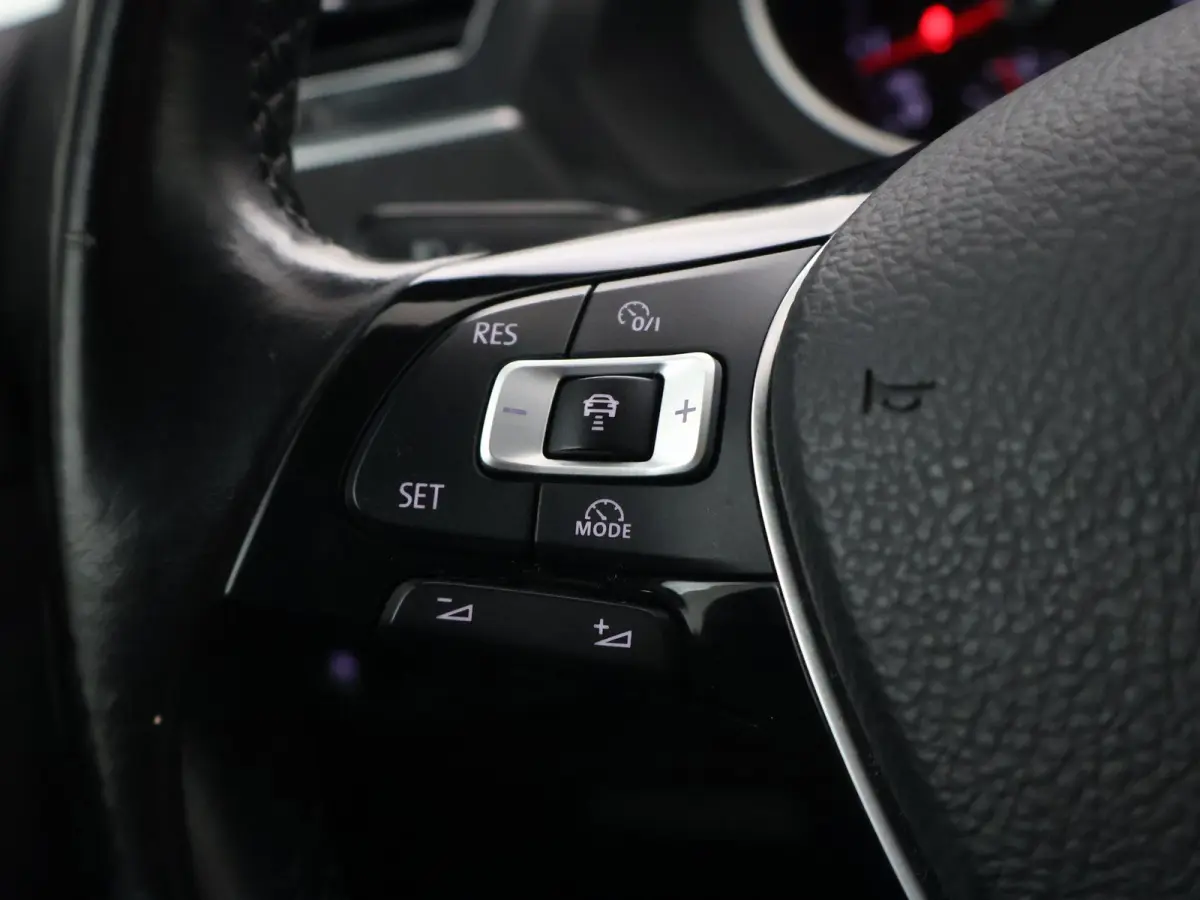 1.4 TSI + HEAD-UP DISPLAY | ADAPTIVE CRUISE | CAMERA | ELEKTR. ACHTERKLEP | STOELVERWARMING