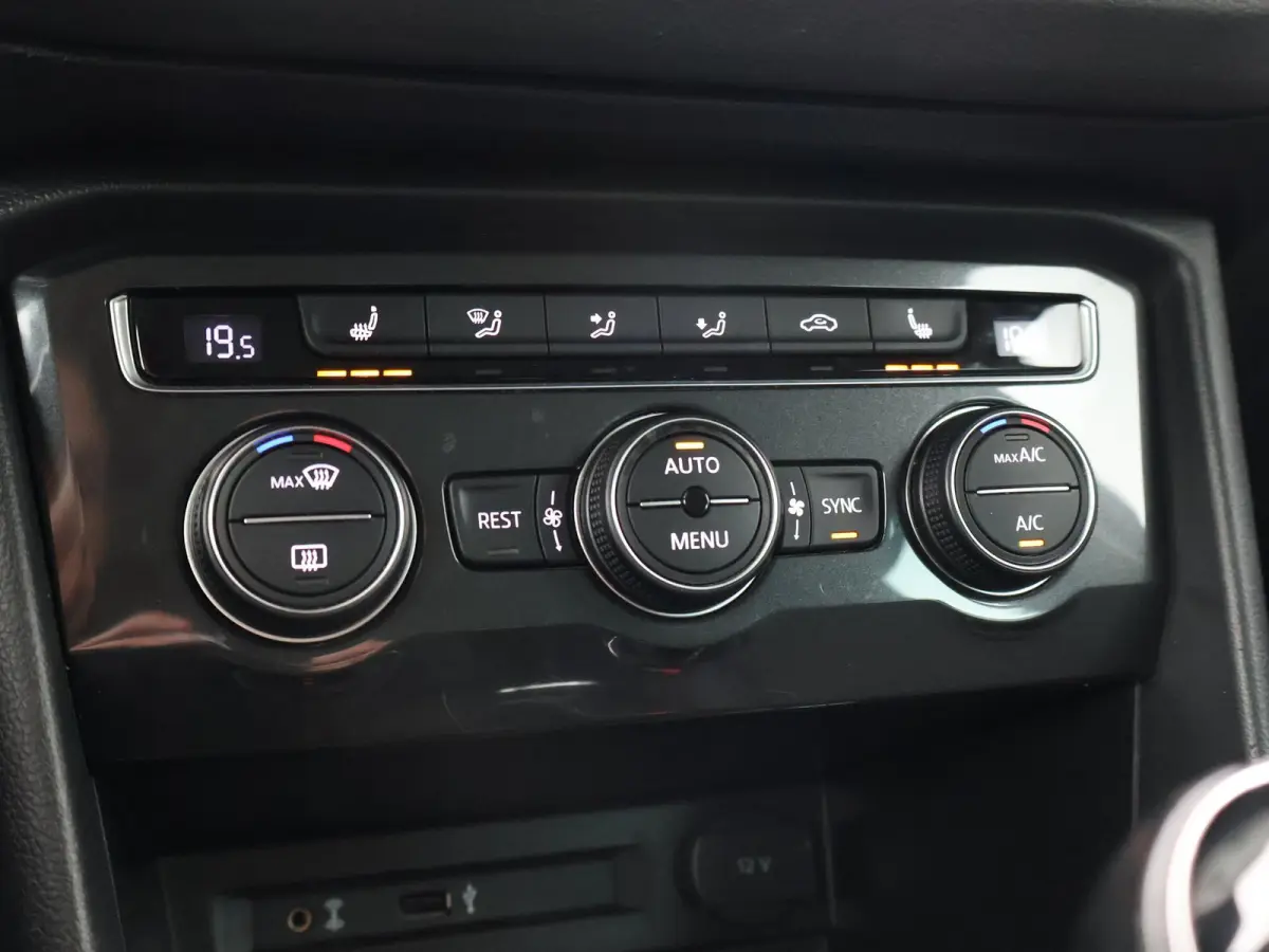 1.4 TSI + HEAD-UP DISPLAY | ADAPTIVE CRUISE | CAMERA | ELEKTR. ACHTERKLEP | STOELVERWARMING