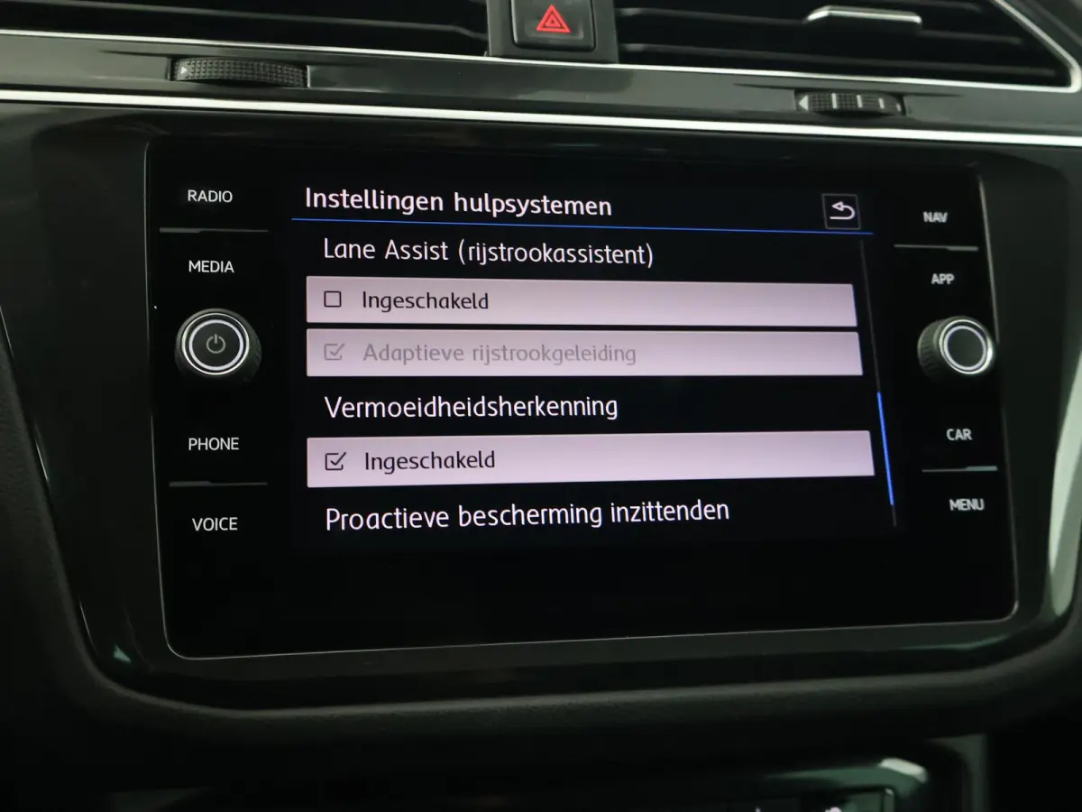 1.4 TSI + HEAD-UP DISPLAY | ADAPTIVE CRUISE | CAMERA | ELEKTR. ACHTERKLEP | STOELVERWARMING
