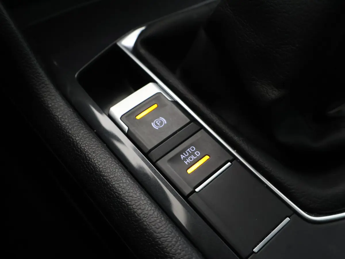 1.4 TSI + HEAD-UP DISPLAY | ADAPTIVE CRUISE | CAMERA | ELEKTR. ACHTERKLEP | STOELVERWARMING