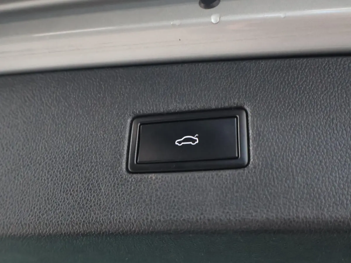 1.4 TSI + HEAD-UP DISPLAY | ADAPTIVE CRUISE | CAMERA | ELEKTR. ACHTERKLEP | STOELVERWARMING
