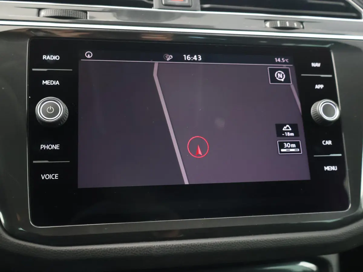 1.4 TSI + HEAD-UP DISPLAY | ADAPTIVE CRUISE | CAMERA | ELEKTR. ACHTERKLEP | STOELVERWARMING