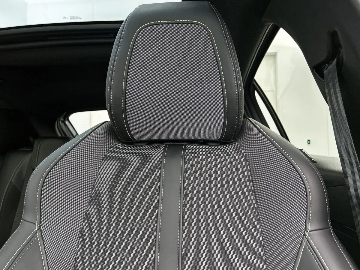 156pk EV GT 51 kWh Automaat | Glazendak | Adaptieve Cruise Control | Camera Voor + Achter | Navigatie | Climate Control | 17"LMV | Full-LED | Keyless Entry/Start |